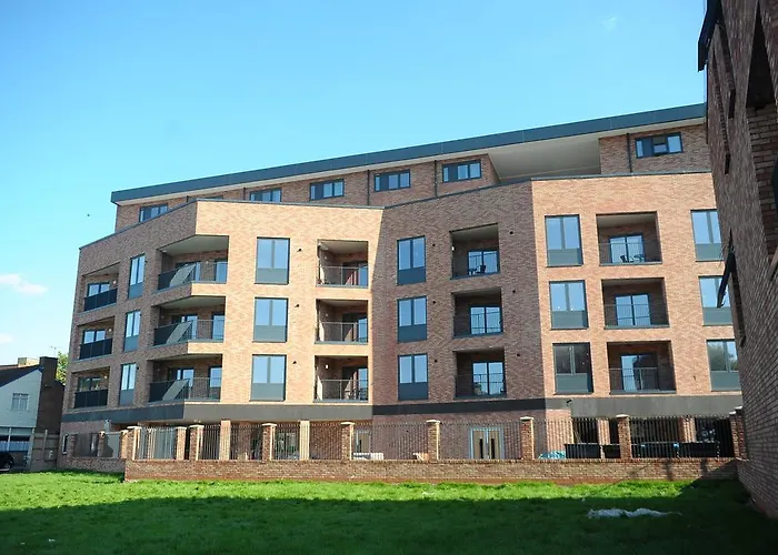 Canary HeightsAirport Hotel